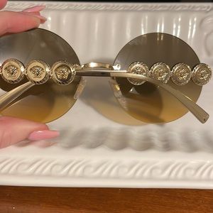 Round Versace sunglasses l! Great condition